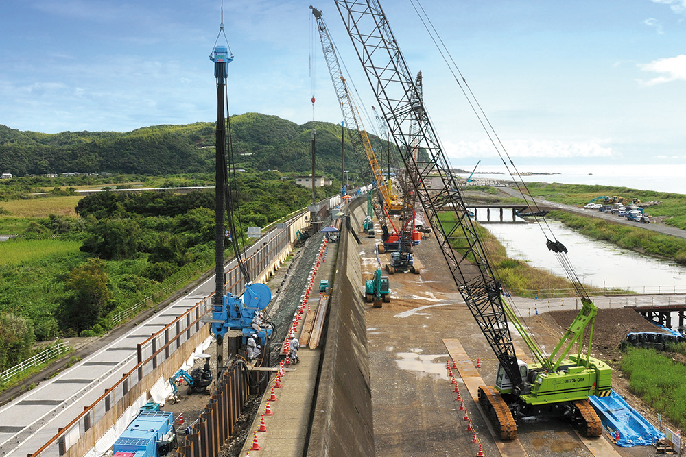 高知海岸堤防改良工事　仁ノ工区　（高知県高知市）／国土交通省 四国地方整備局 高知河川国道事務所