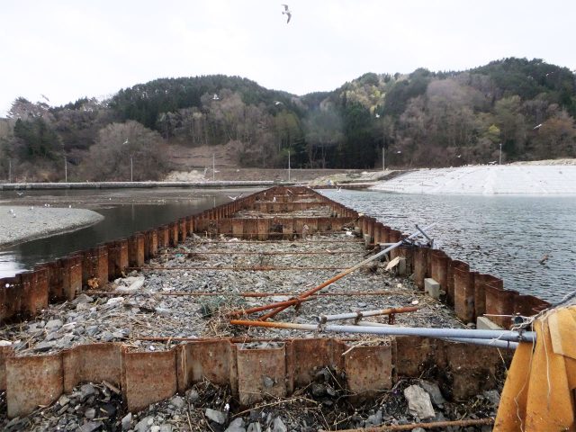 表層の中詰土は流失したが躯体はほぼ無傷