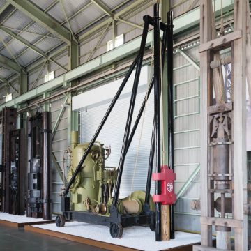 ドロップハンマ式杭打ち機