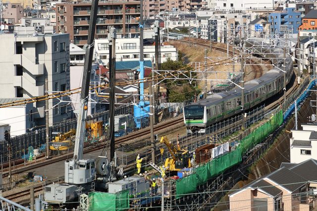 ④鉄道盛土の耐震強化（神奈川県横浜市）